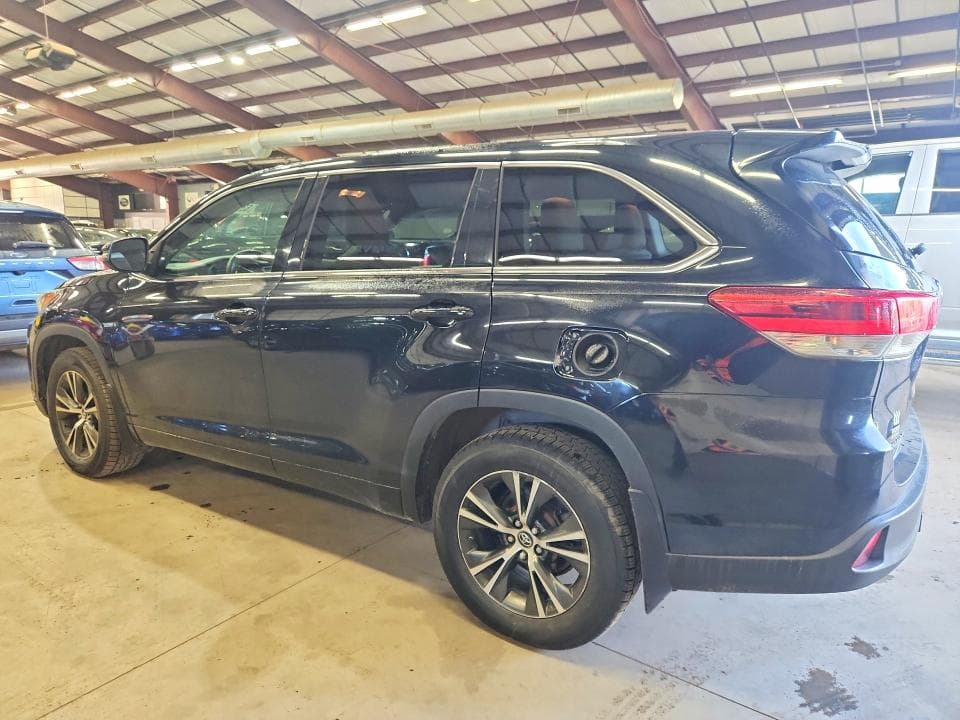 2018 TOYOTA HIGHLANDER LE 2