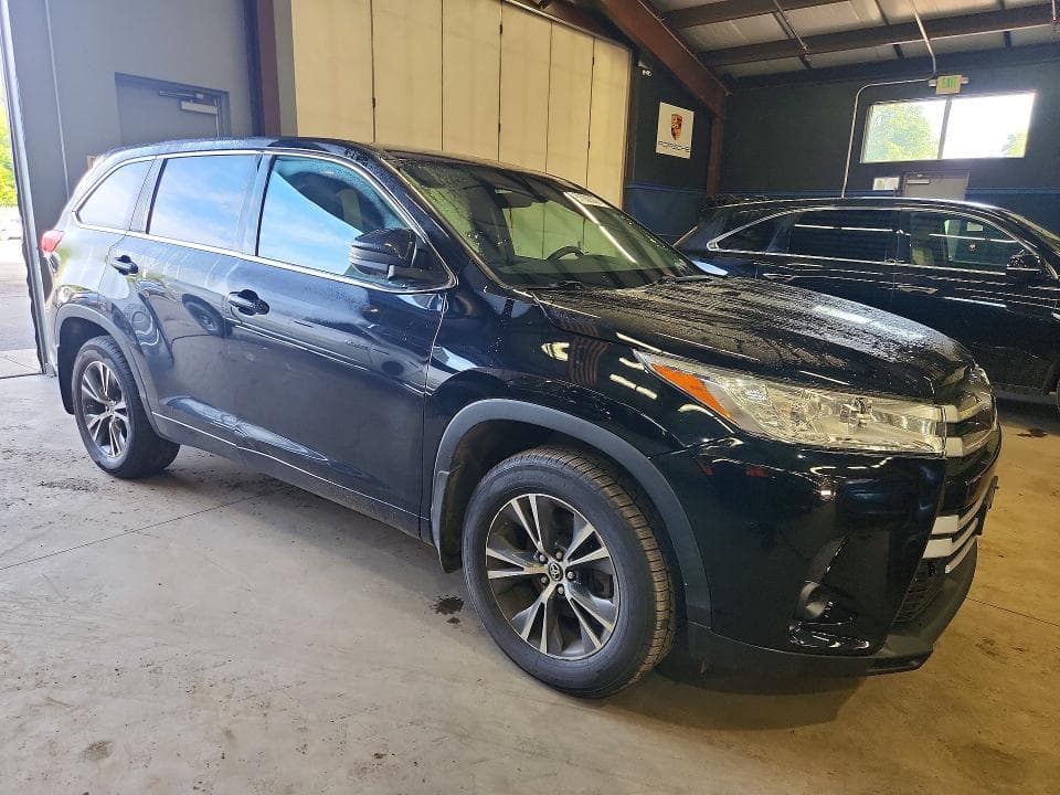 2018 TOYOTA HIGHLANDER LE 4