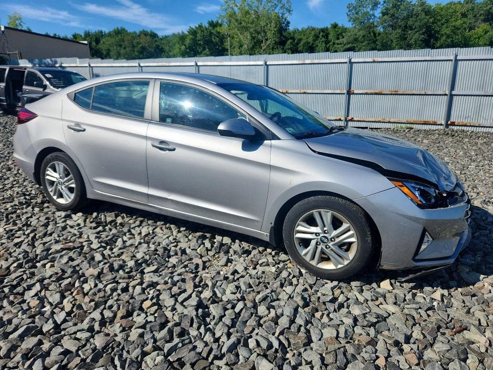 2020 HYUNDAI ELANTRA SEL 4