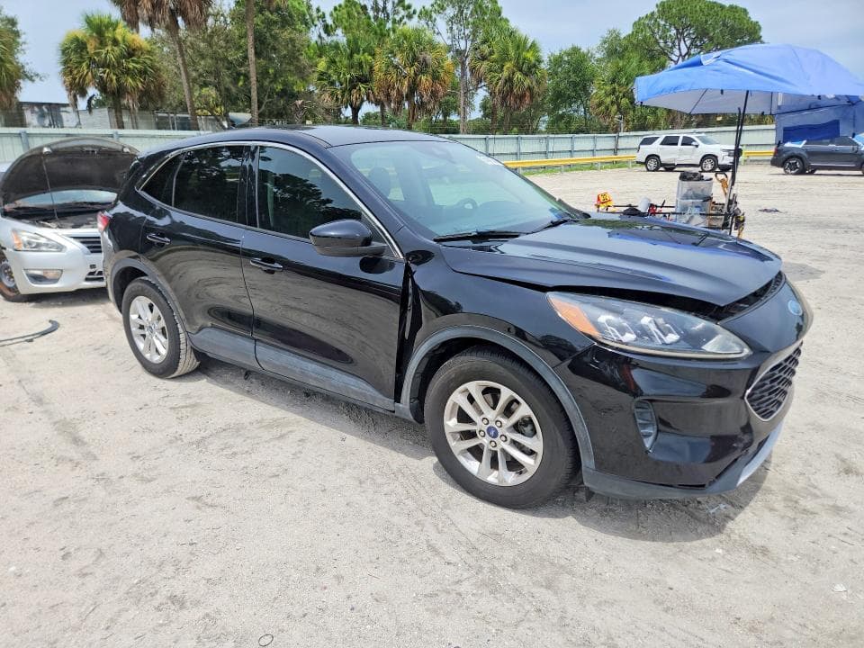 2020 FORD ESCAPE SE 4