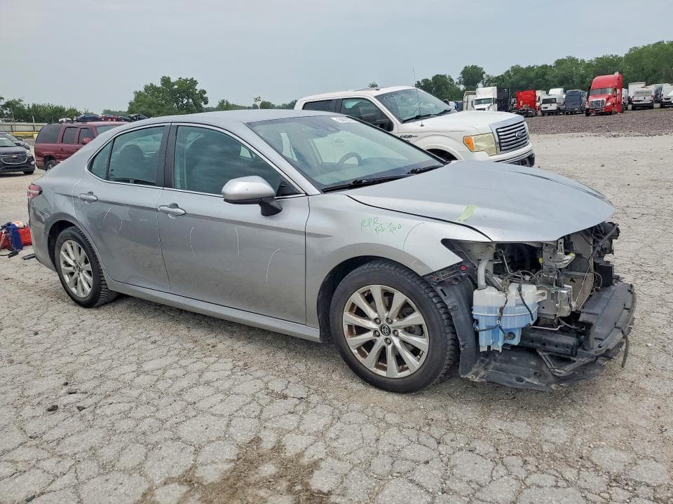 2019 TOYOTA CAMRY LE 4