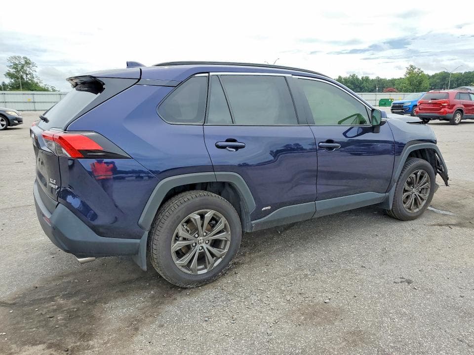 2024 TOYOTA RAV4 XLE PREMIUM 3