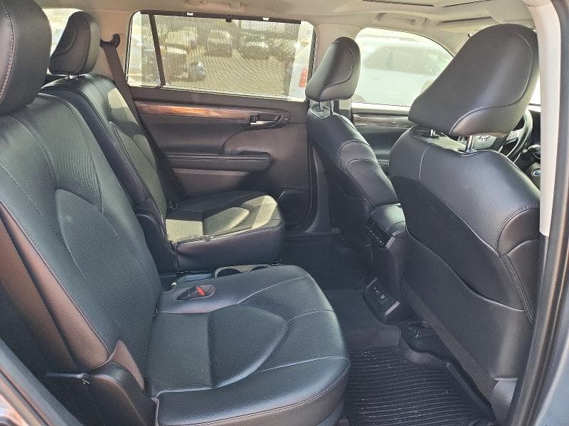 2020 TOYOTA HIGHLANDER HYBRID LIMITED 11