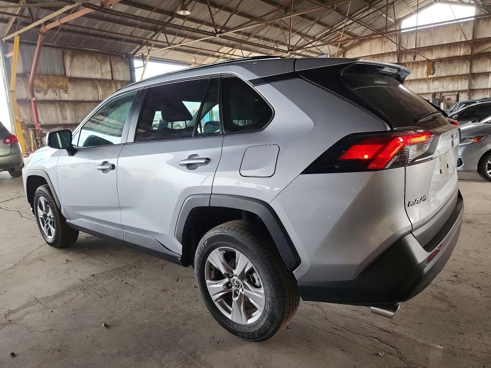 2025 TOYOTA RAV4 XLE 2