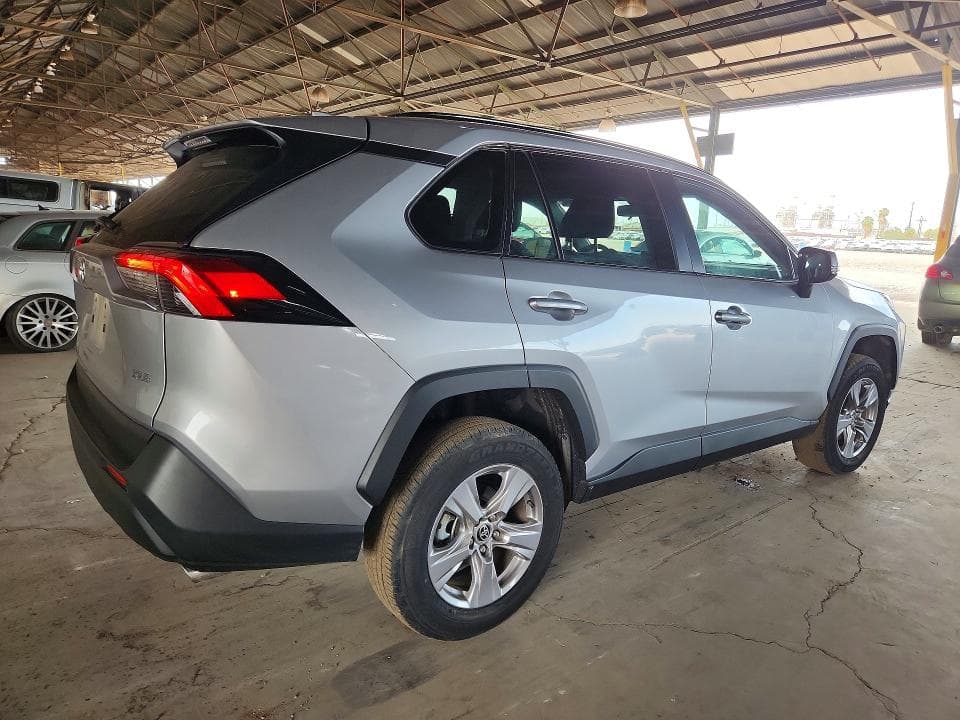 2025 TOYOTA RAV4 XLE 3