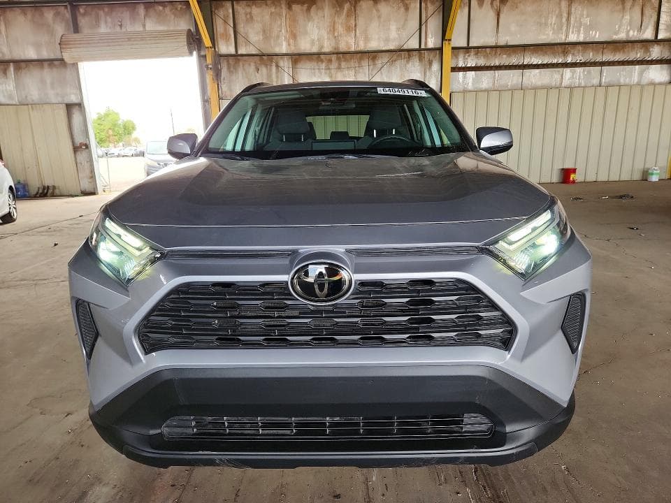 2025 TOYOTA RAV4 XLE 5