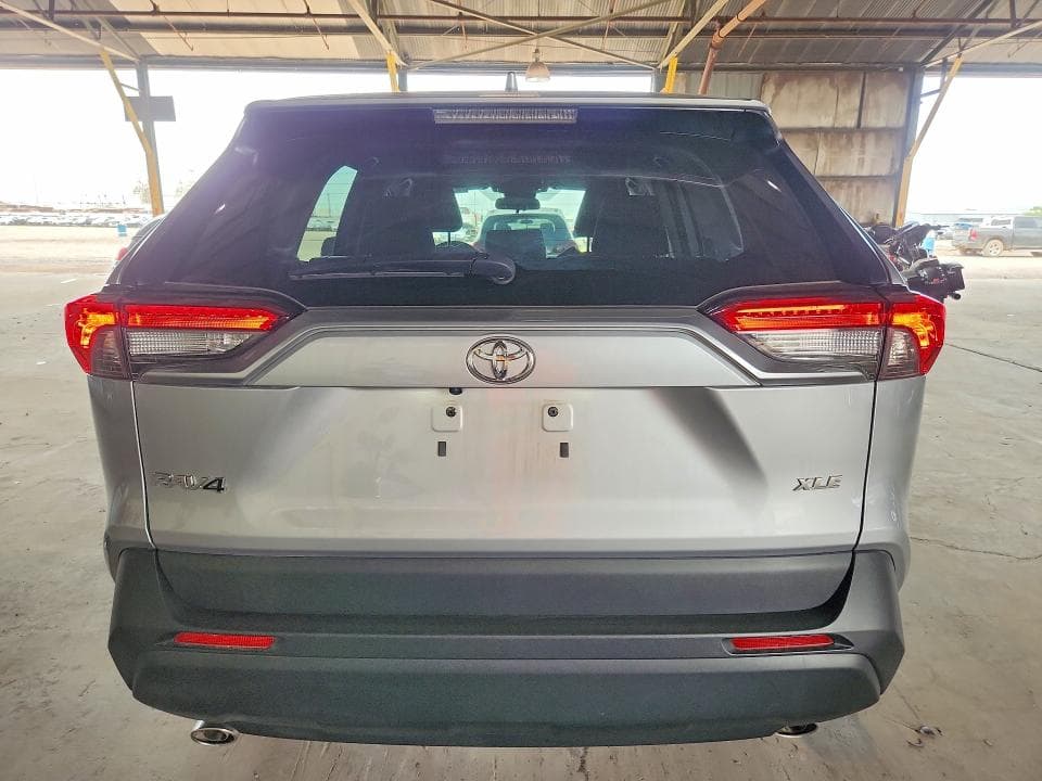 2025 TOYOTA RAV4 XLE 6