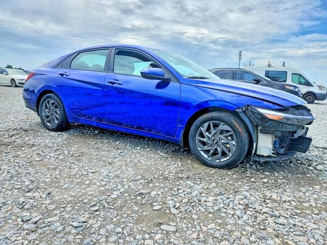 2024 HYUNDAI ELANTRA SEL 4