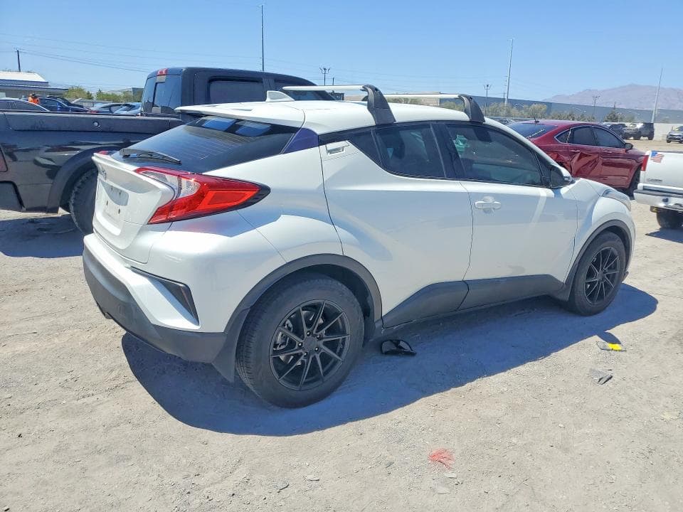 2021 TOYOTA C-HR LE 3