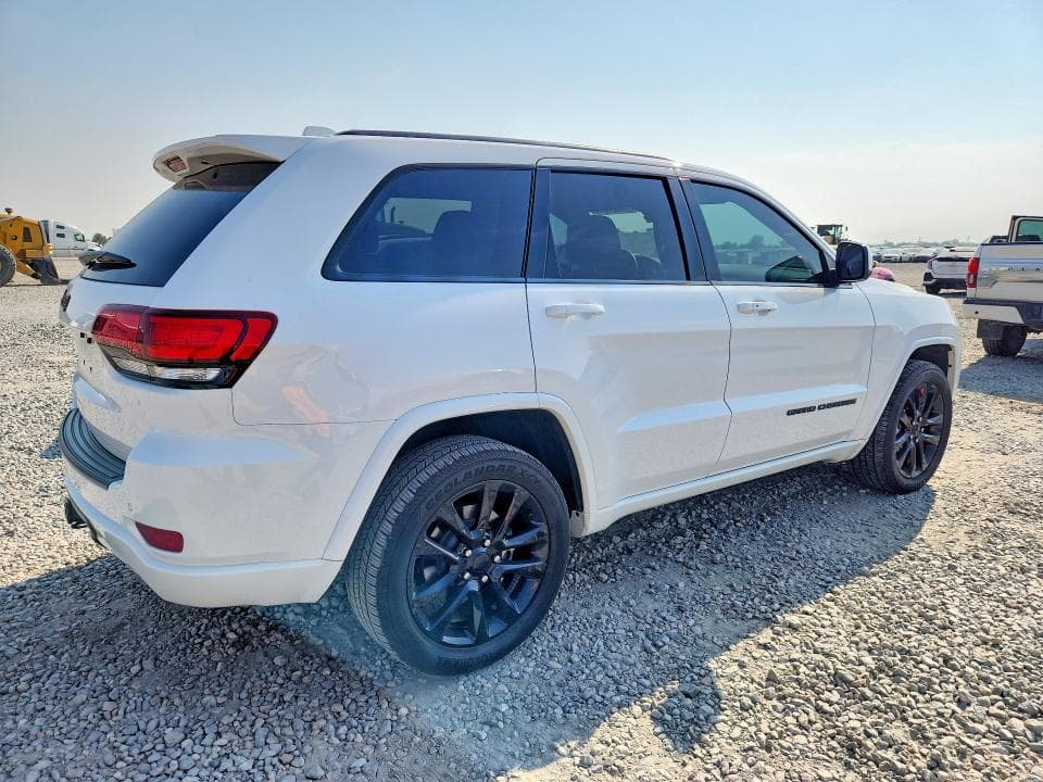 2020 JEEP GRAND CHEROKEE LAREDO 3