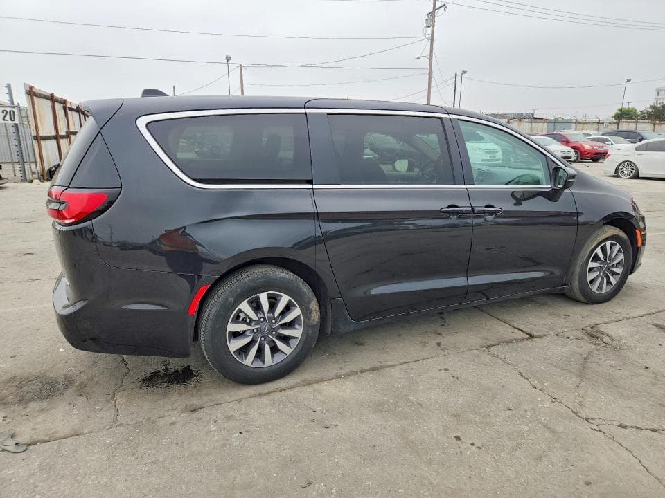2023 CHRYSLER PACIFICA HYBRID TOURING L 3