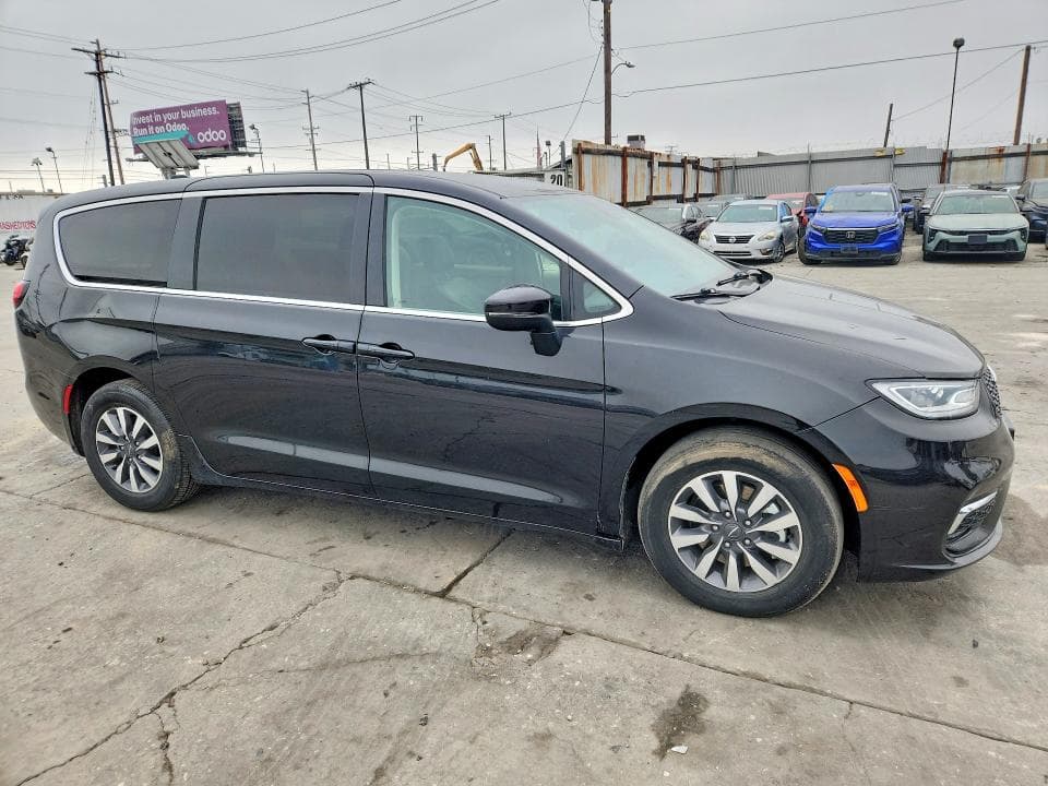 2023 CHRYSLER PACIFICA HYBRID TOURING L 4