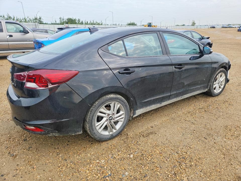 2019 HYUNDAI ELANTRA SE 3