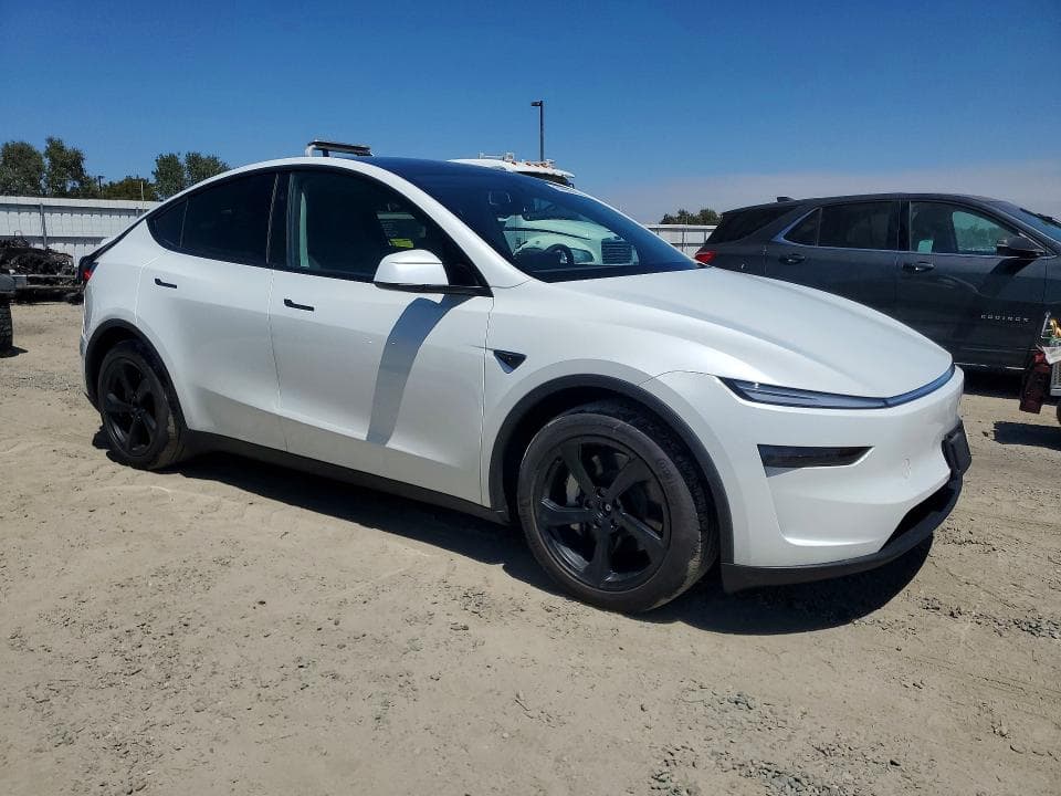 2026 TESLA MODEL Y 4