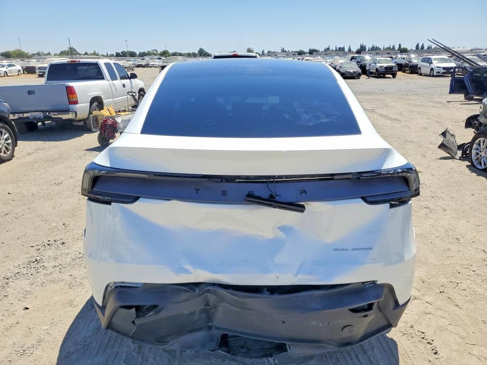 2026 TESLA MODEL Y 6