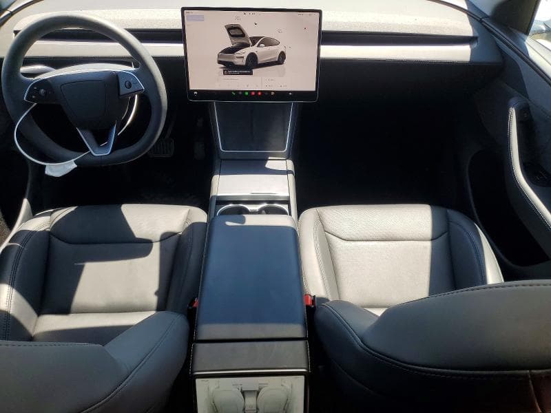 2026 TESLA MODEL Y 8