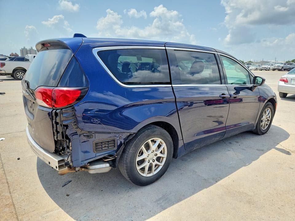 2018 CHRYSLER PACIFICA LX 3