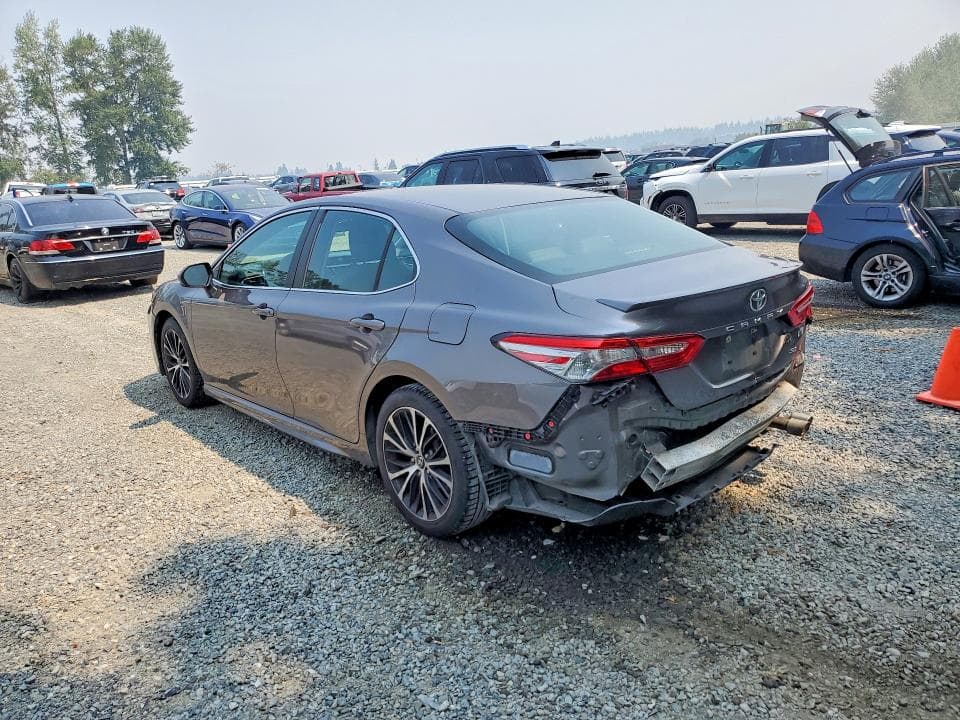 2018 TOYOTA CAMRY SE 2