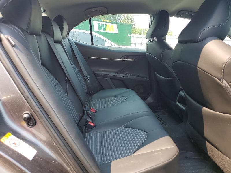 2018 TOYOTA CAMRY SE 11