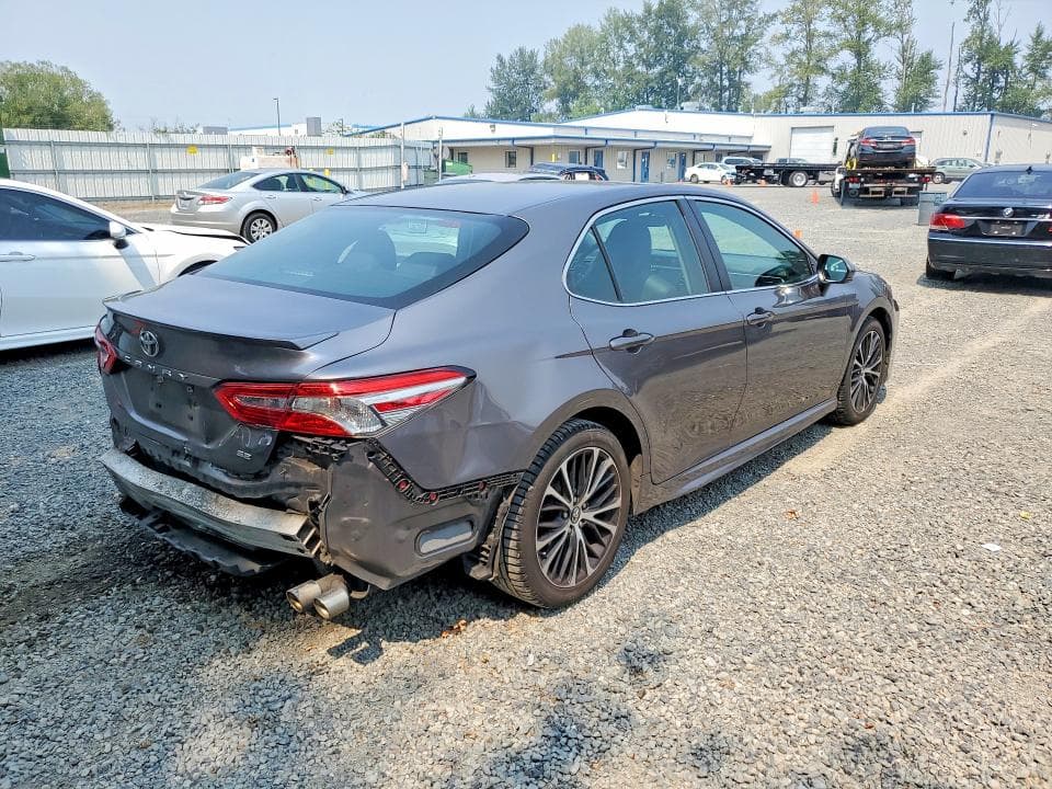 2018 TOYOTA CAMRY SE 3