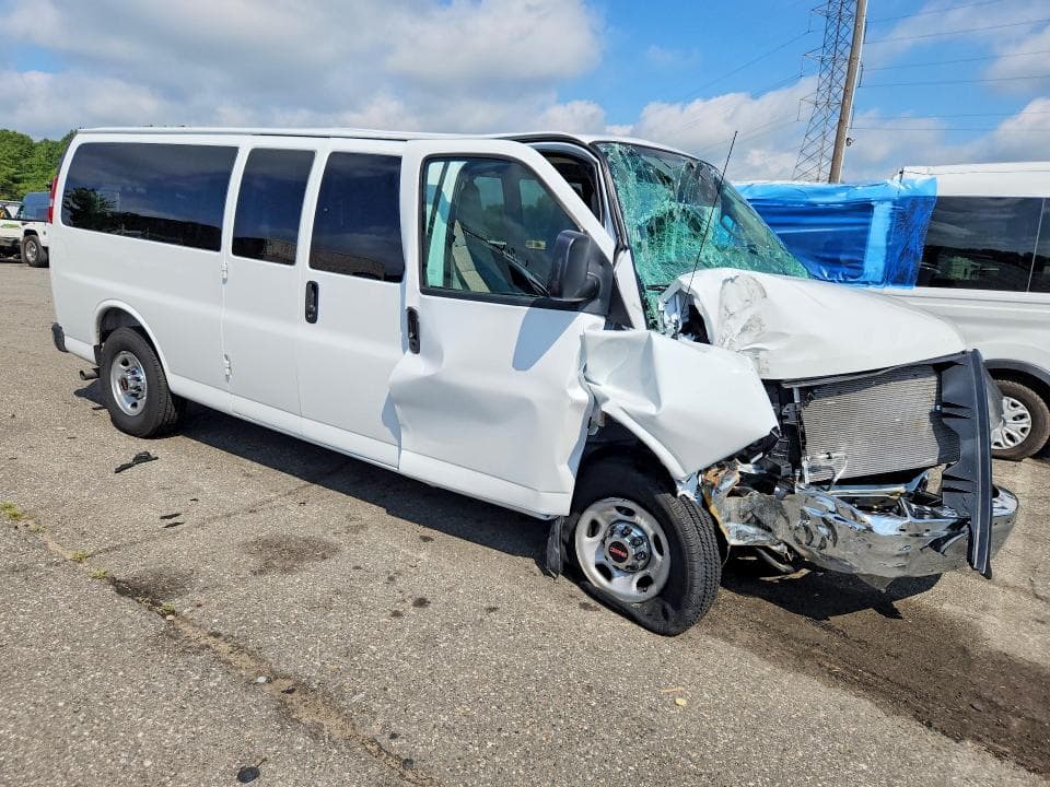 2026 GMC SAVANA G3500 LT 4