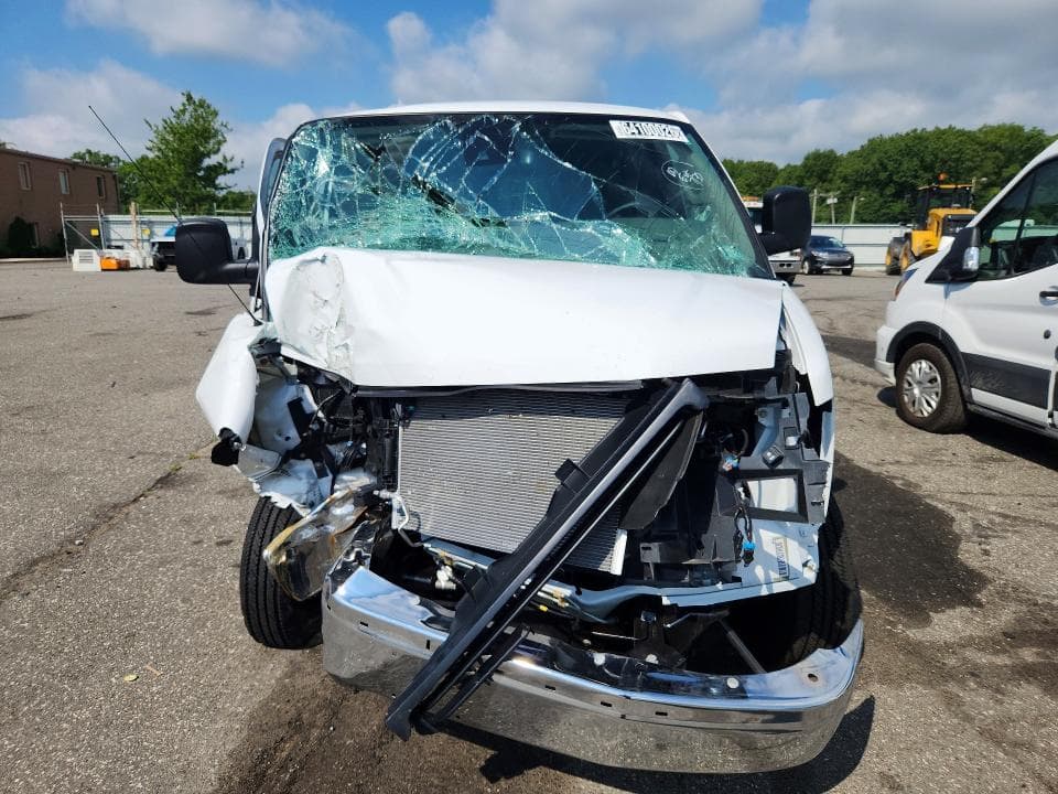 2026 GMC SAVANA G3500 LT 5
