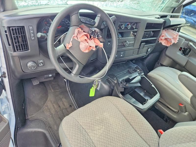 2026 GMC SAVANA G3500 LT 8