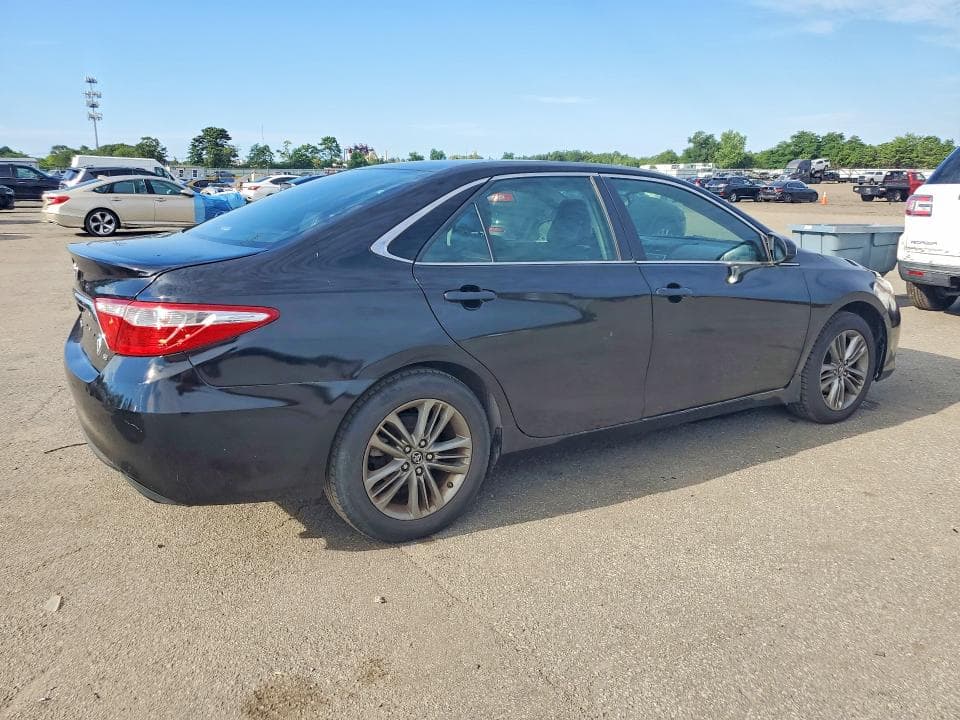2017 TOYOTA CAMRY SE 3