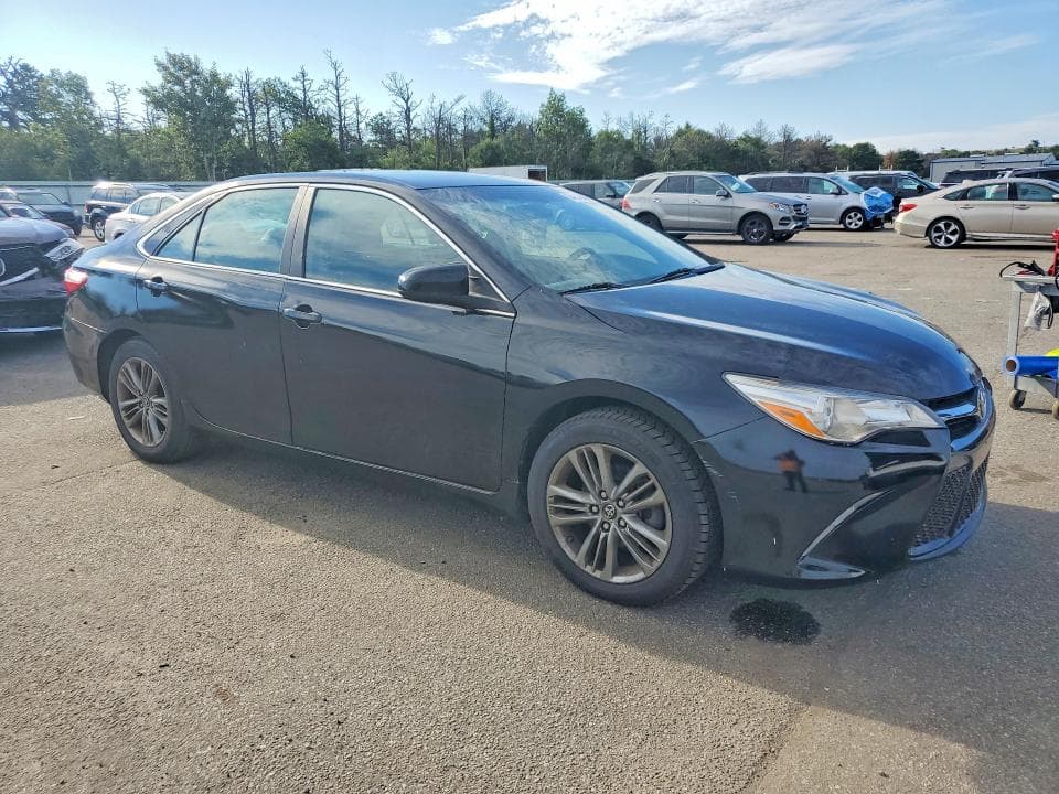 2017 TOYOTA CAMRY SE 4