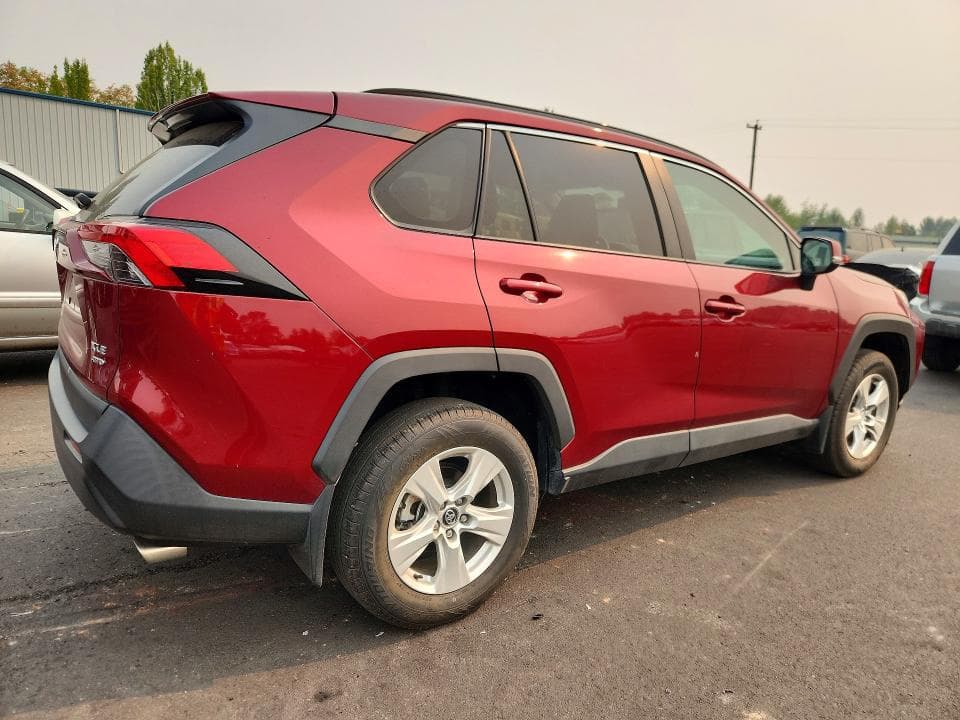 2020 TOYOTA RAV4 XLE 3