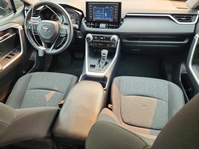 2020 TOYOTA RAV4 XLE 8