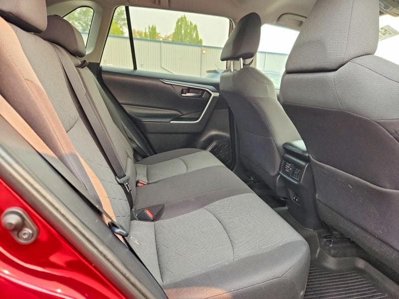 2020 TOYOTA RAV4 XLE 10