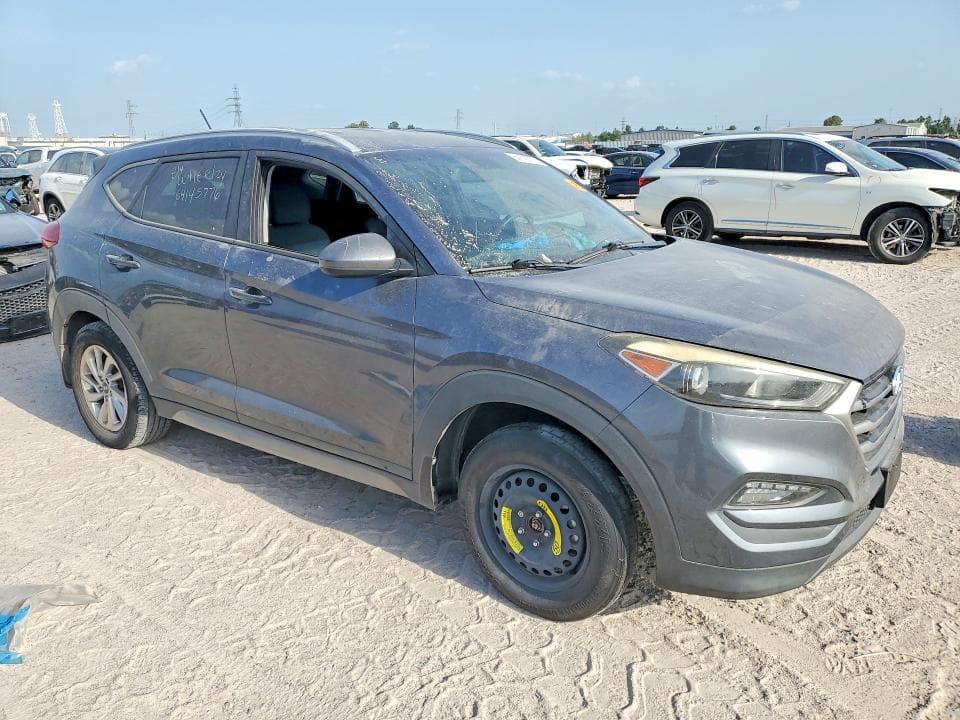 2017 HYUNDAI TUCSON SE 4