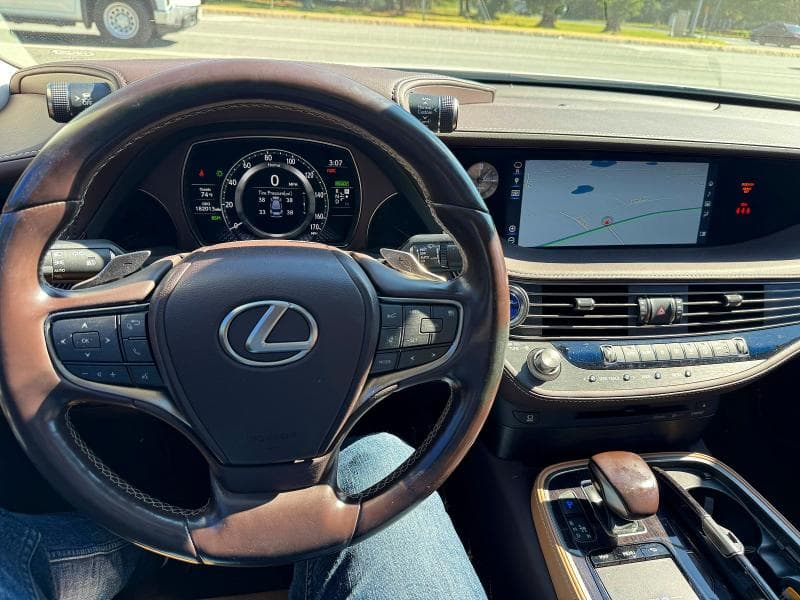 2018 LEXUS LS 500H 9
