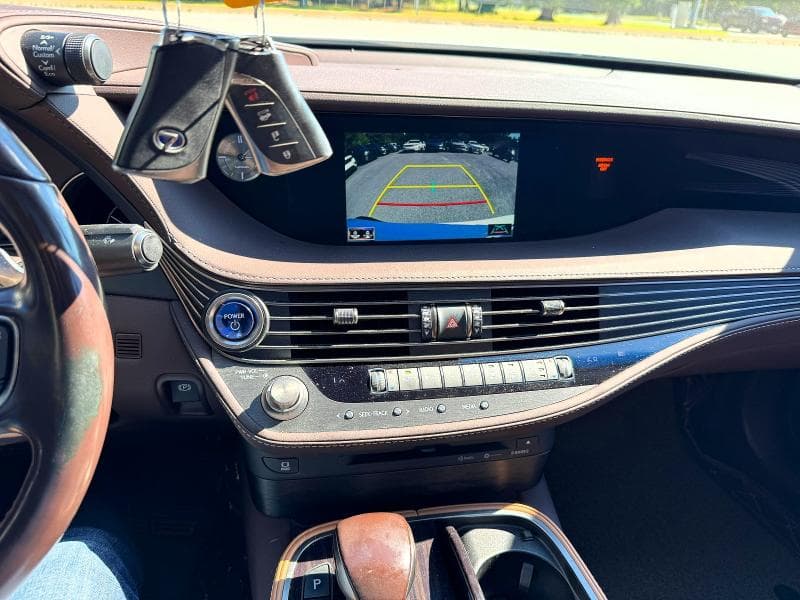 2018 LEXUS LS 500H 10