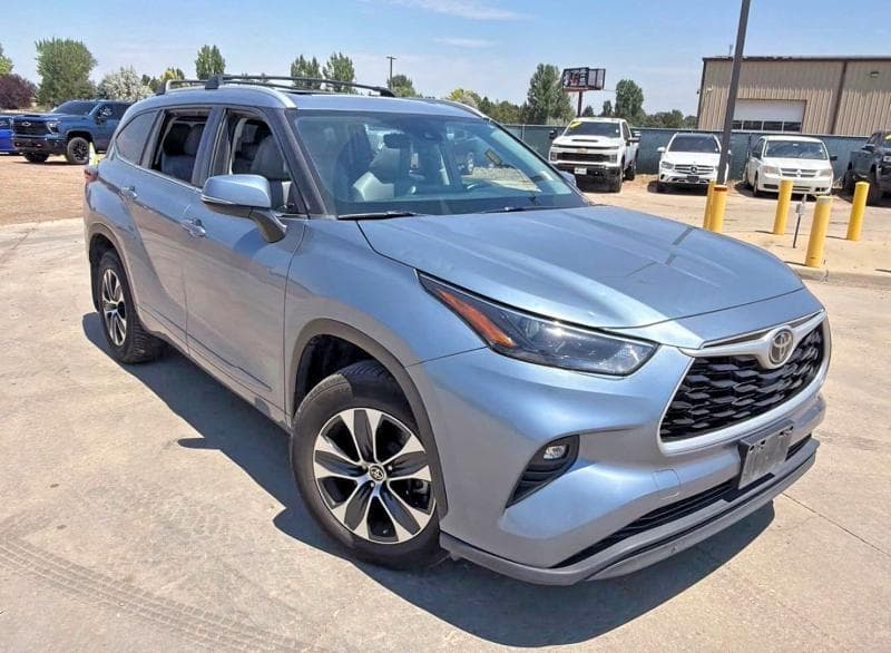 2022 TOYOTA HIGHLANDER XLE - 1