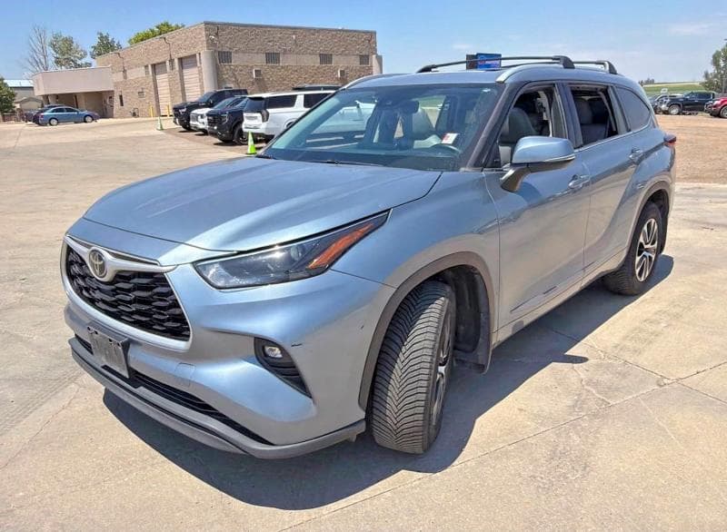 2022 TOYOTA HIGHLANDER XLE 2