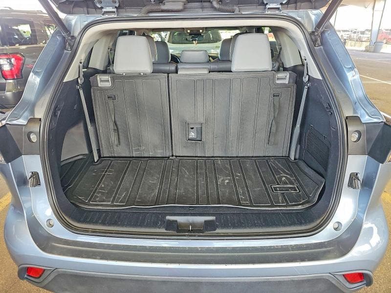 2022 TOYOTA HIGHLANDER XLE 13
