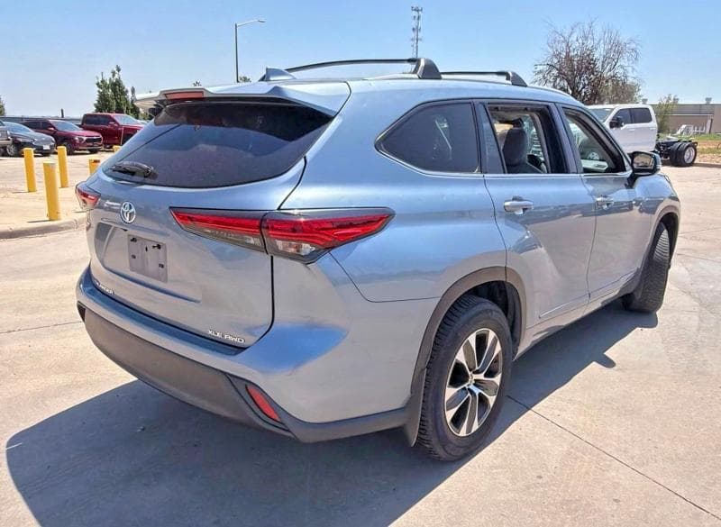 2022 TOYOTA HIGHLANDER XLE 4
