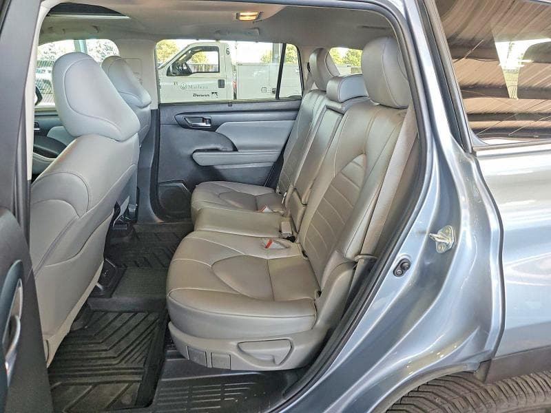 2022 TOYOTA HIGHLANDER XLE 6