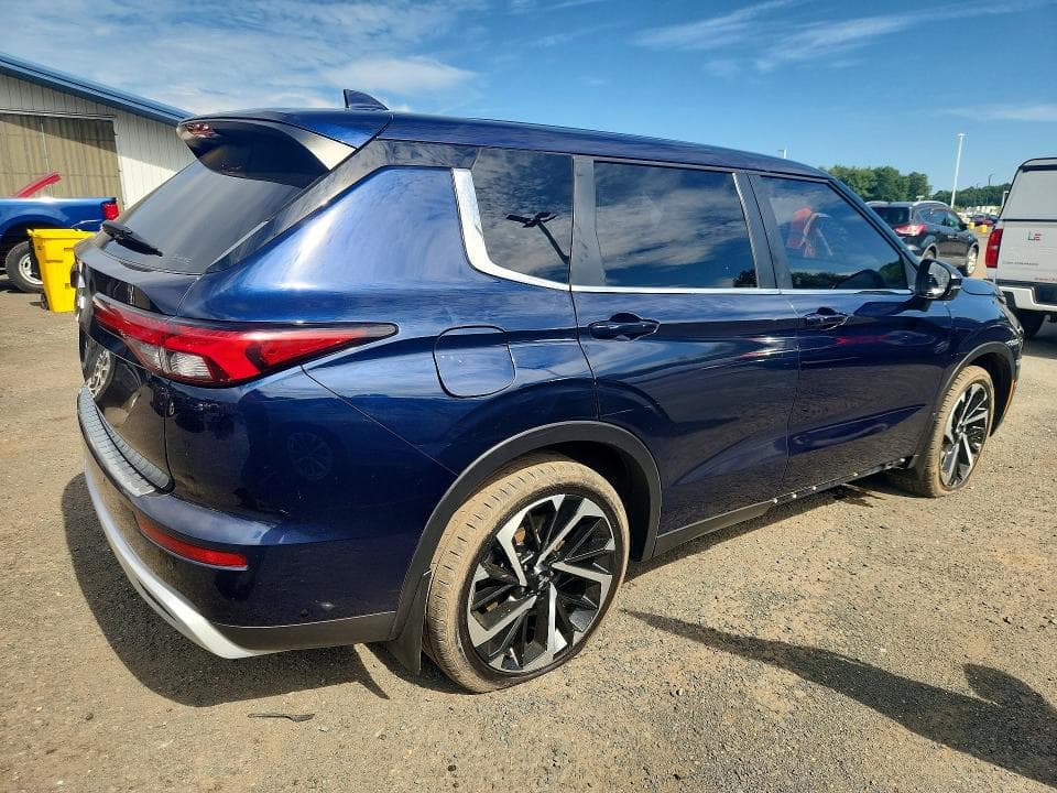 2023 MITSUBISHI OUTLANDER SE 3