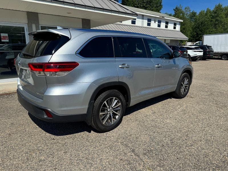 2017 TOYOTA HIGHLANDER XLE 4