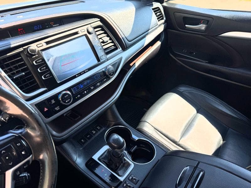 2017 TOYOTA HIGHLANDER XLE 9
