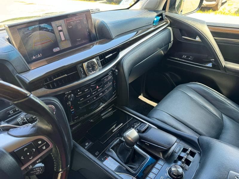 2018 LEXUS LX 570 10