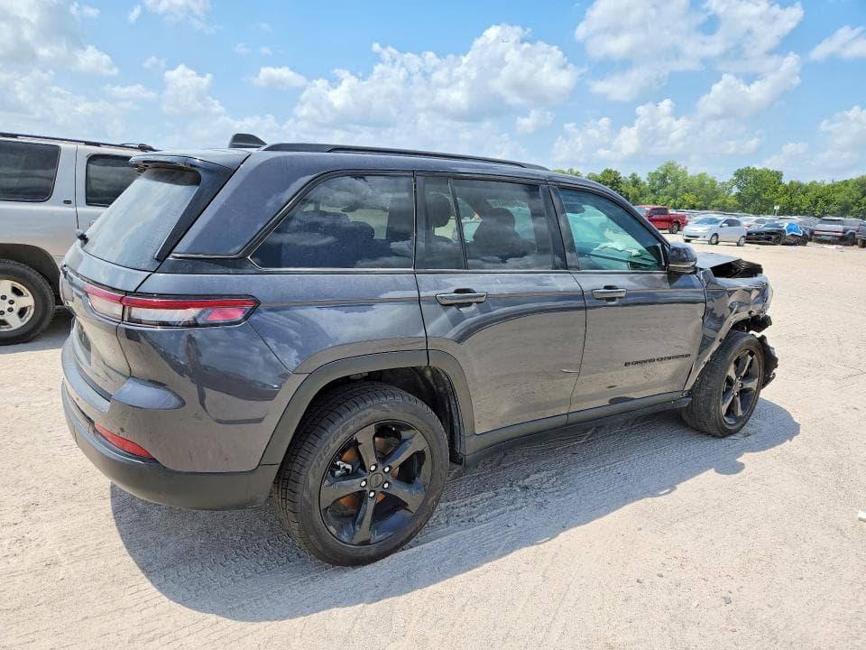 2024 JEEP GRAND CHEROKEE LAREDO 3