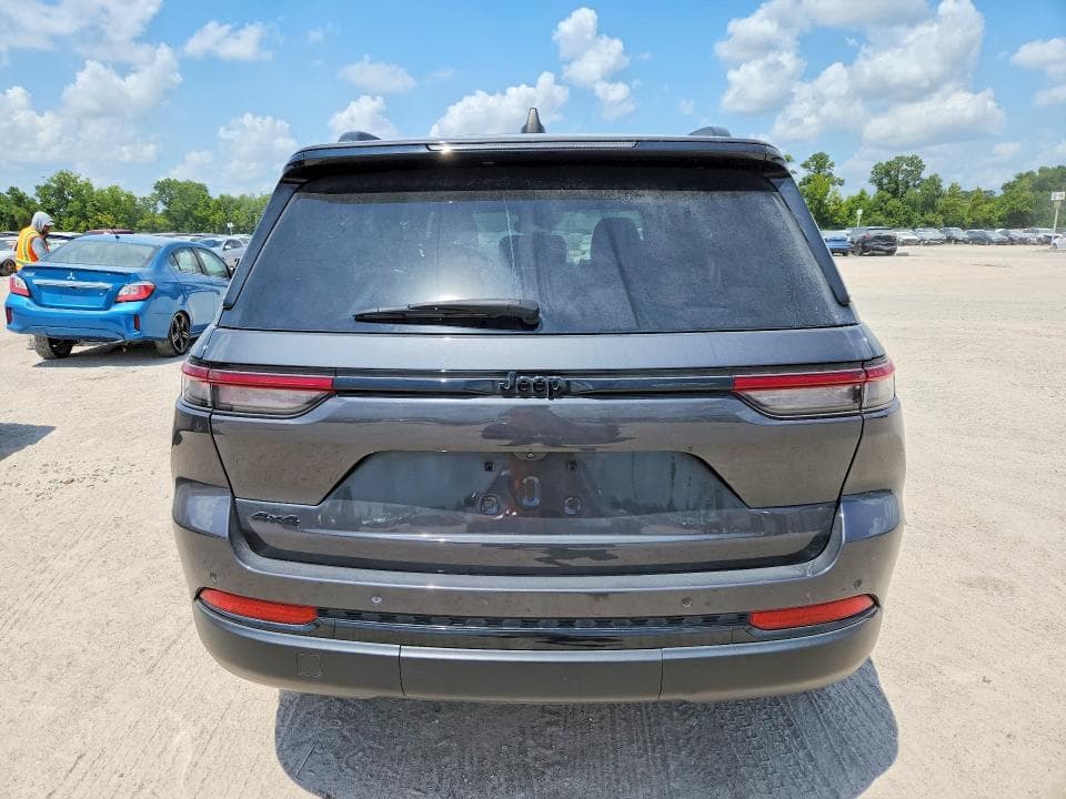 2024 JEEP GRAND CHEROKEE LAREDO 6