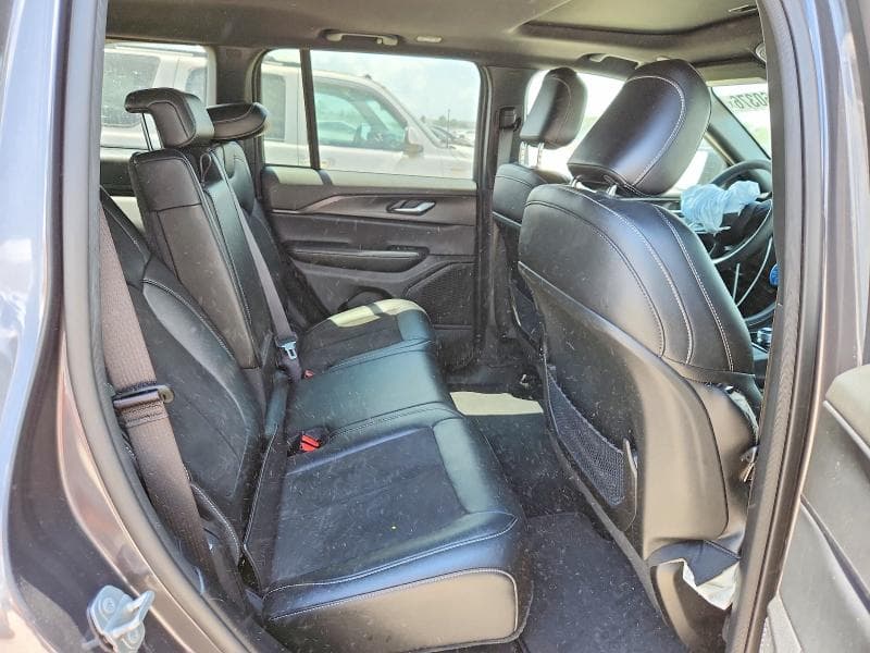 2024 JEEP GRAND CHEROKEE LAREDO 10