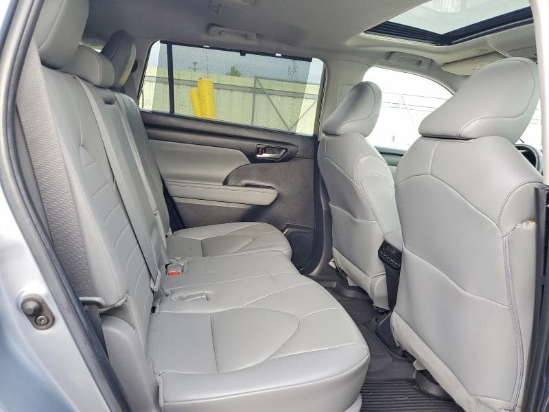 2024 TOYOTA HIGHLANDER XLE 11