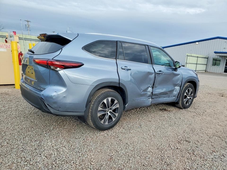 2024 TOYOTA HIGHLANDER XLE 3