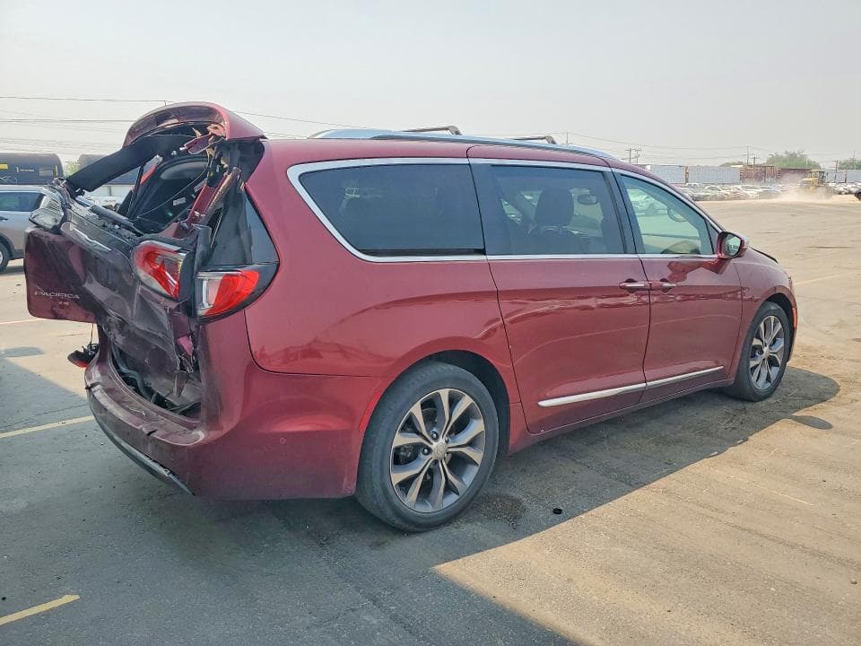 2017 CHRYSLER PACIFICA LIMITED 3